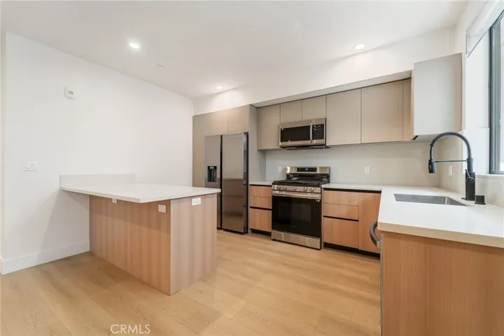 7510 Sepulveda Boulevard 204, Van Nuys, California 91405