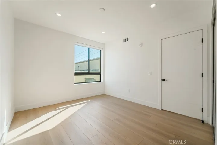 7510 Sepulveda Boulevard 204, Van Nuys, California 91405