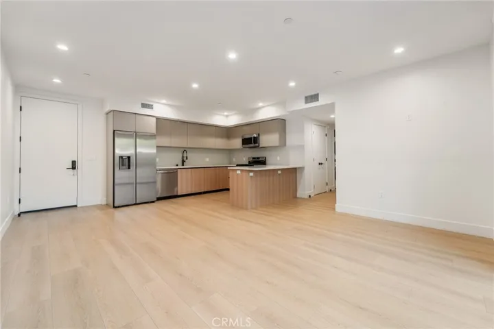 7510 Sepulveda Boulevard 204, Van Nuys, California 91405