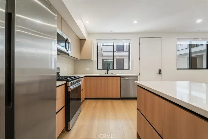7510 Sepulveda Boulevard 204, Van Nuys, California 91405