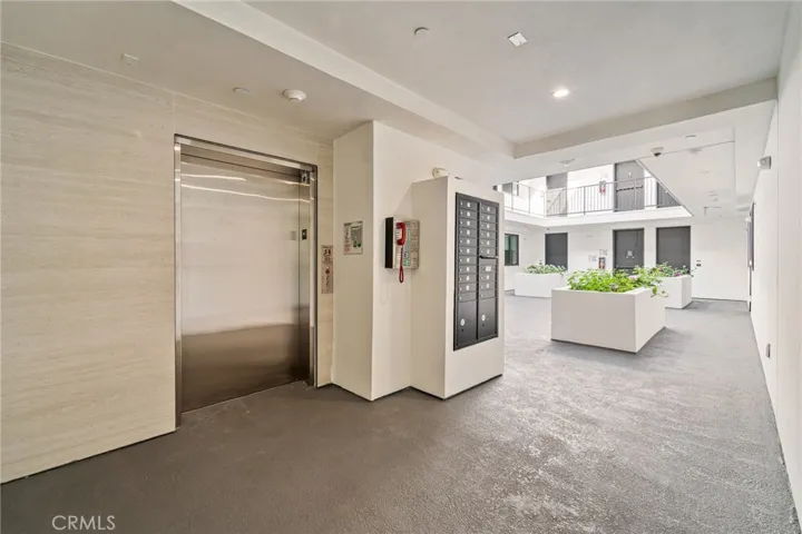 7510 Sepulveda Boulevard 204, Van Nuys, California 91405