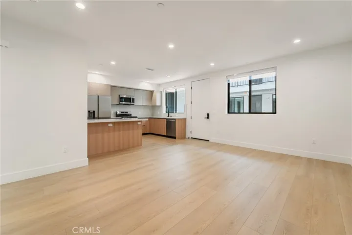 7510 Sepulveda Boulevard 204, Van Nuys, California 91405