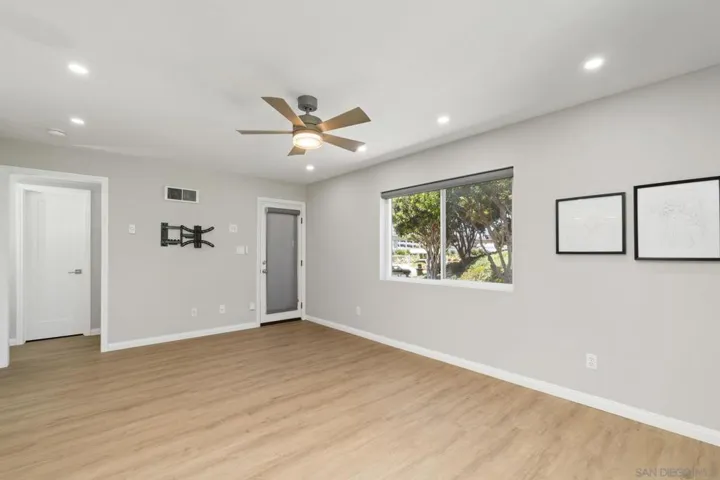 7405 Charmant Dr 2423, San Diego, California 92122
