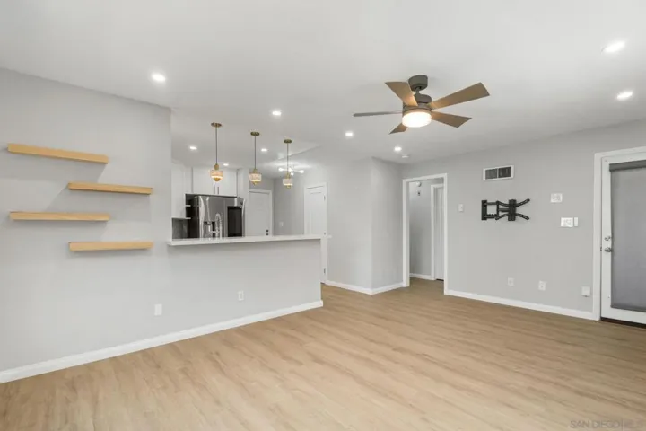 7405 Charmant Dr 2423, San Diego, California 92122