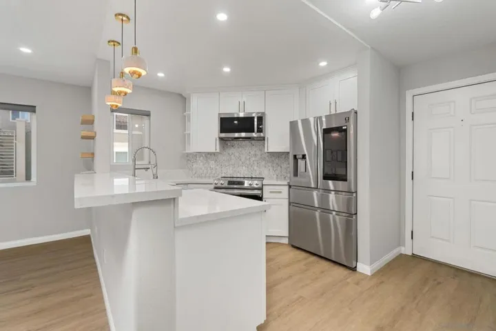 7405 Charmant Dr 2423, San Diego, California 92122