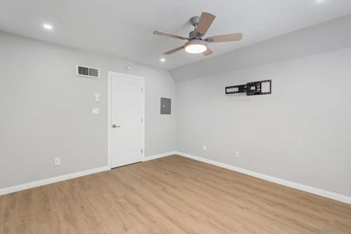 7405 Charmant Dr 2423, San Diego, California 92122