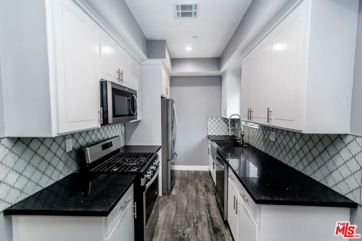 1625 S New Hampshire Avenue 1/2, Los Angeles, California 90006