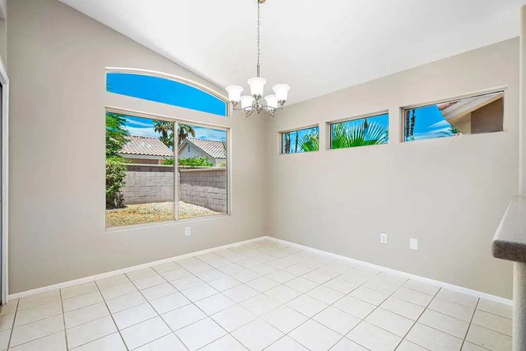 17-web-or-mls-DFChampagne_OPMG_0626_017