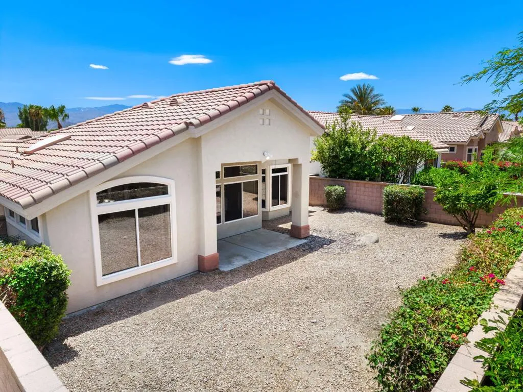 5-web-or-mls-DFChampagne_OPMG_0626_005