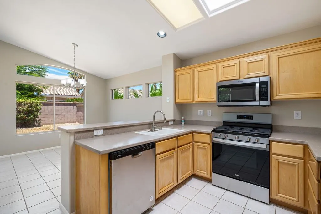 22-web-or-mls-DFChampagne_OPMG_0626_022