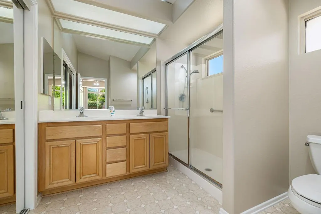 30-web-or-mls-DFChampagne_OPMG_0626_030
