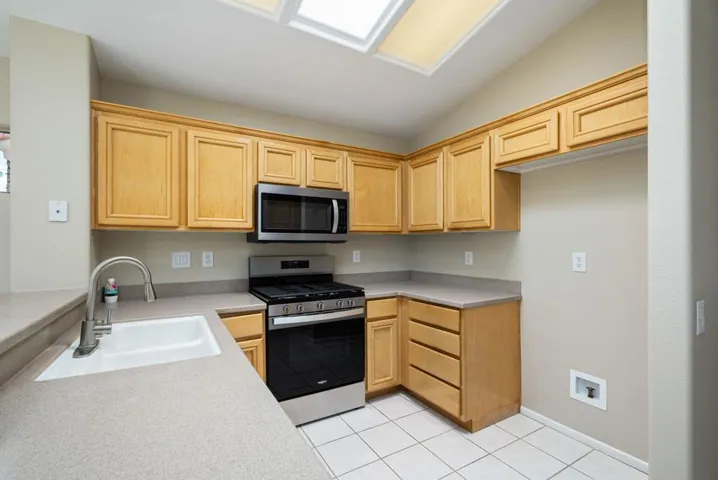 20-web-or-mls-DFChampagne_OPMG_0626_020