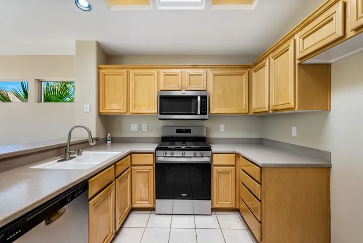 21-web-or-mls-DFChampagne_OPMG_0626_021