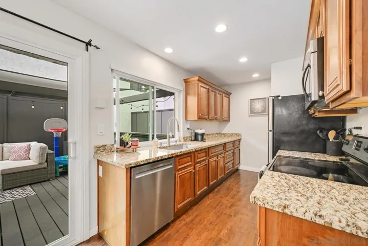 1242 River Glen Row 40, San Diego, California 92111