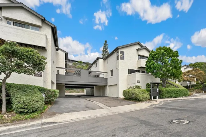 1242 River Glen Row 40, San Diego, California 92111