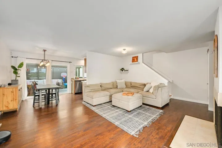 1242 River Glen Row 40, San Diego, California 92111