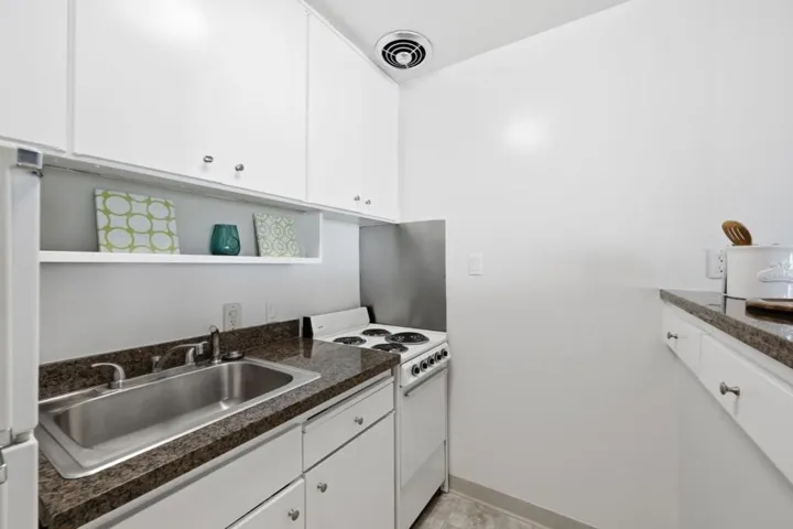 930 Peninsula Avenue 306, San Mateo, California 94401 — photo 5