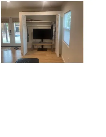 22963 Ostronic, Woodland Hills, California 91367