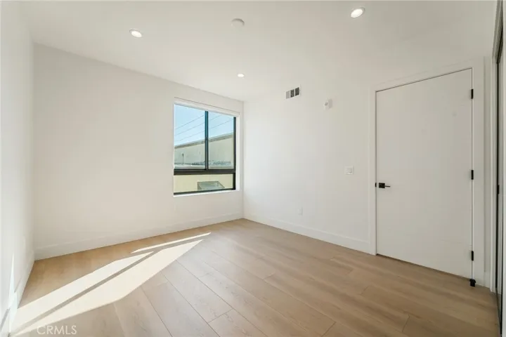 7510 Sepulveda Boulevard 304, Van Nuys, California 91405
