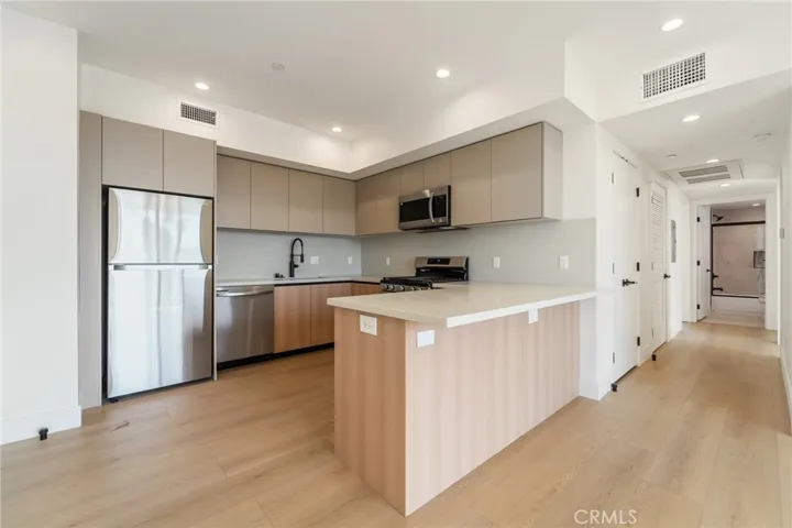 7510 Sepulveda Boulevard 304, Van Nuys, California 91405