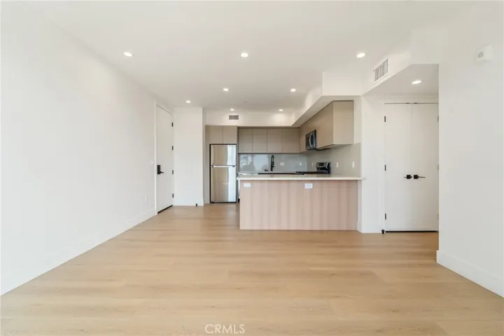 7510 Sepulveda Boulevard 304, Van Nuys, California 91405