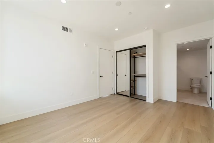7510 Sepulveda Boulevard 304, Van Nuys, California 91405