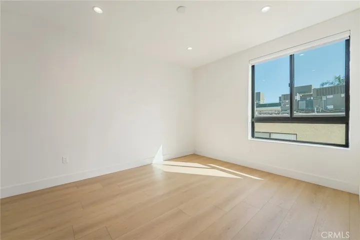 7510 Sepulveda Boulevard 304, Van Nuys, California 91405