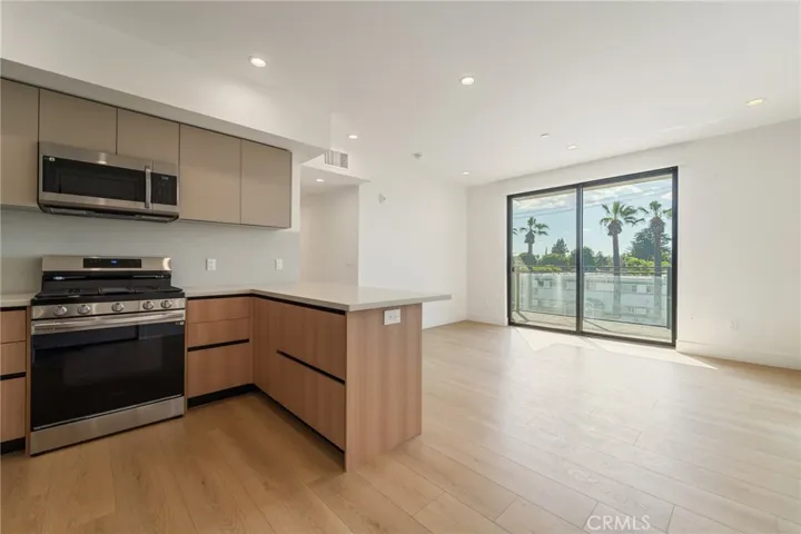 7510 Sepulveda Boulevard 304, Van Nuys, California 91405