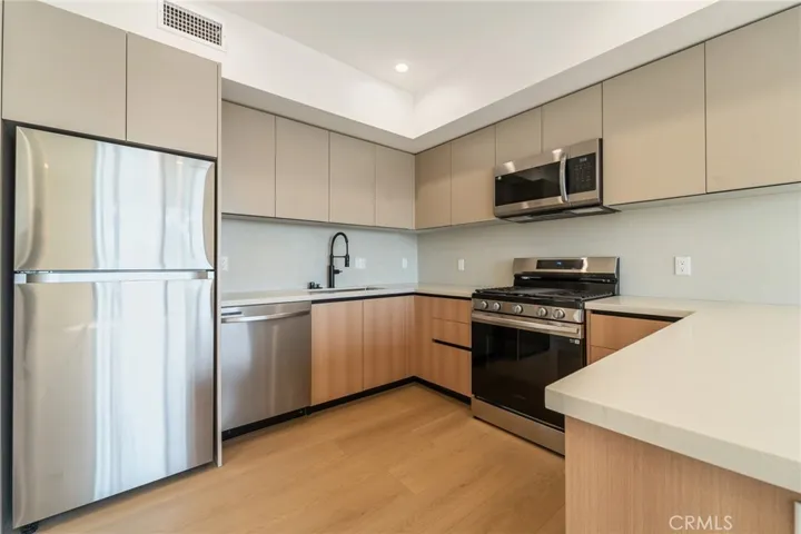 7510 Sepulveda Boulevard 304, Van Nuys, California 91405
