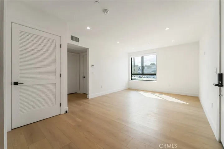 7510 Sepulveda Boulevard 304, Van Nuys, California 91405