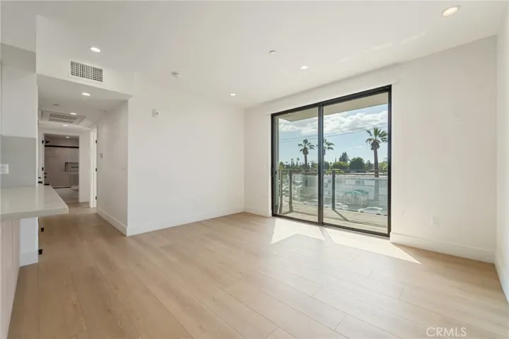 7510 Sepulveda Boulevard 304, Van Nuys, California 91405