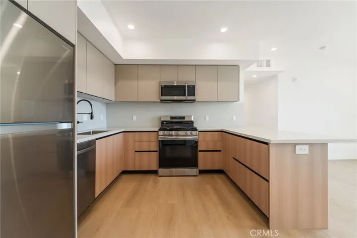 7510 Sepulveda Boulevard 304, Van Nuys, California 91405
