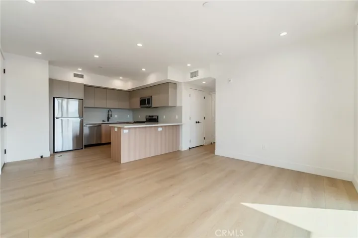 7510 Sepulveda Boulevard 304, Van Nuys, California 91405