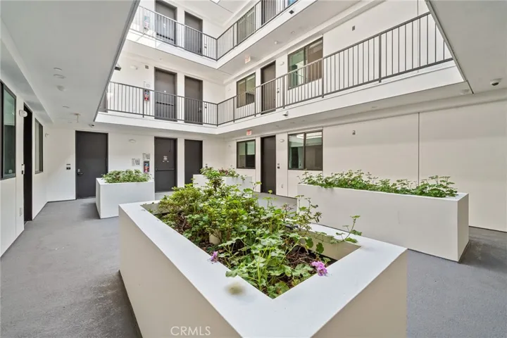 7510 Sepulveda Boulevard 304, Van Nuys, California 91405