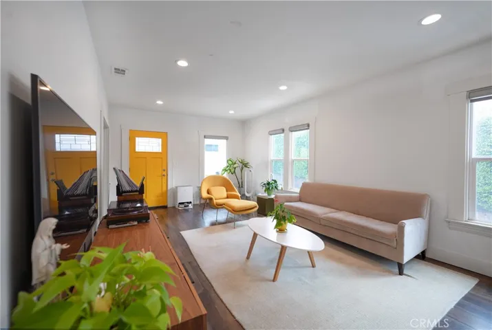 1553 Talmadge, Los Angeles, California 90027