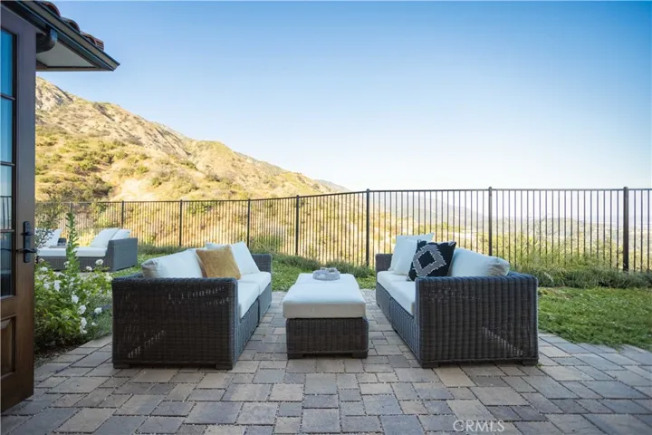9 Nathaniel, Sierra Madre, California 91024