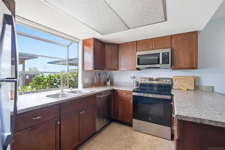 440 Citracado Prkw 9, Escondido, California 92025