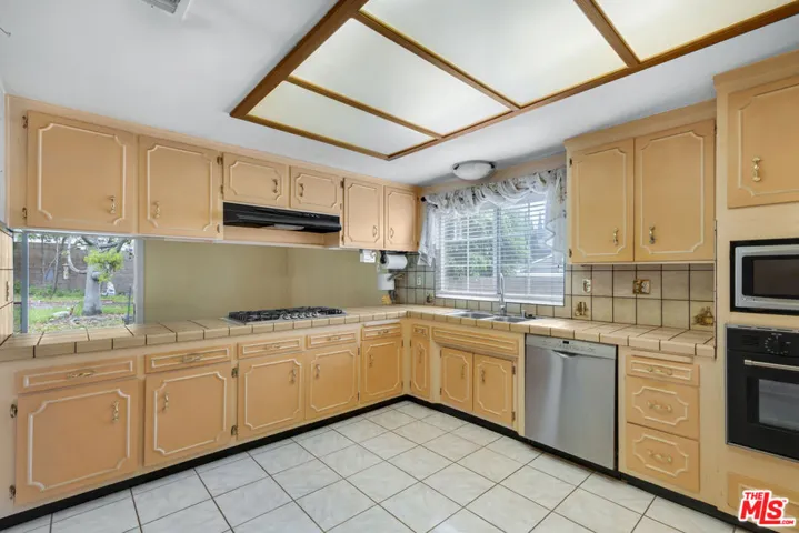 13930 Lakeside Street, Los Angeles, California 91342
