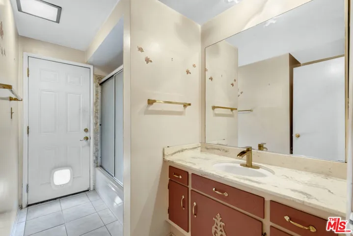 13930 Lakeside Street, Los Angeles, California 91342