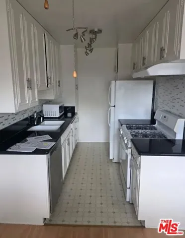 1237 Amherst Avenue 8, Los Angeles, California 90025
