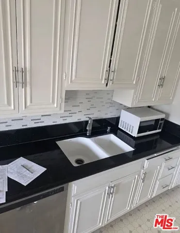 1237 Amherst Avenue 8, Los Angeles, California 90025