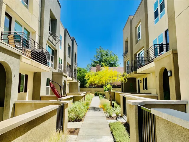 489 Rose Court E, Azusa, California 91702