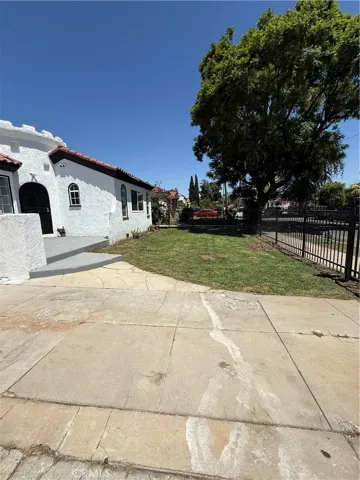 1415 N Spring, Compton, California 90221