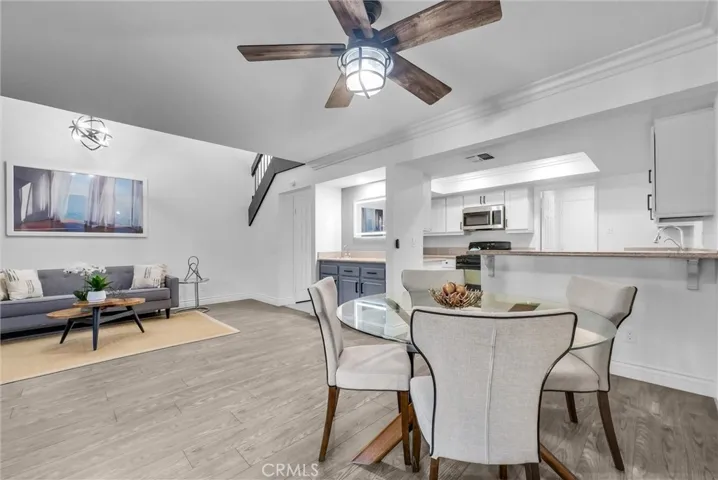 Dining room / Living