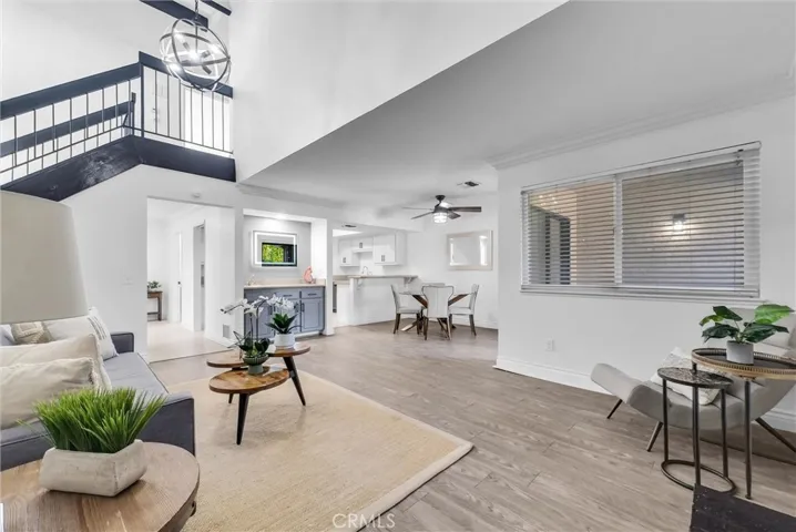 Open floorplan Living room and High Ceiling