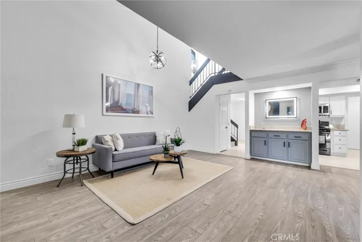 Large Living room and high ceiling