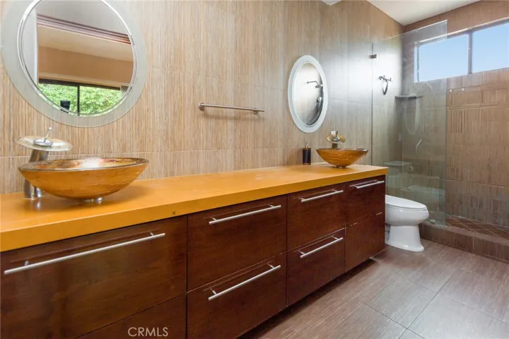 13819 Burbank Boulevard 7, Van Nuys, California 91401