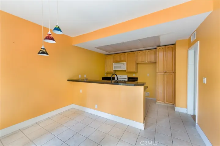 13819 Burbank Boulevard 7, Van Nuys, California 91401