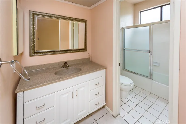 13819 Burbank Boulevard 7, Van Nuys, California 91401