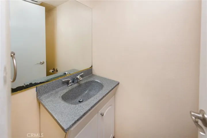13819 Burbank Boulevard 7, Van Nuys, California 91401